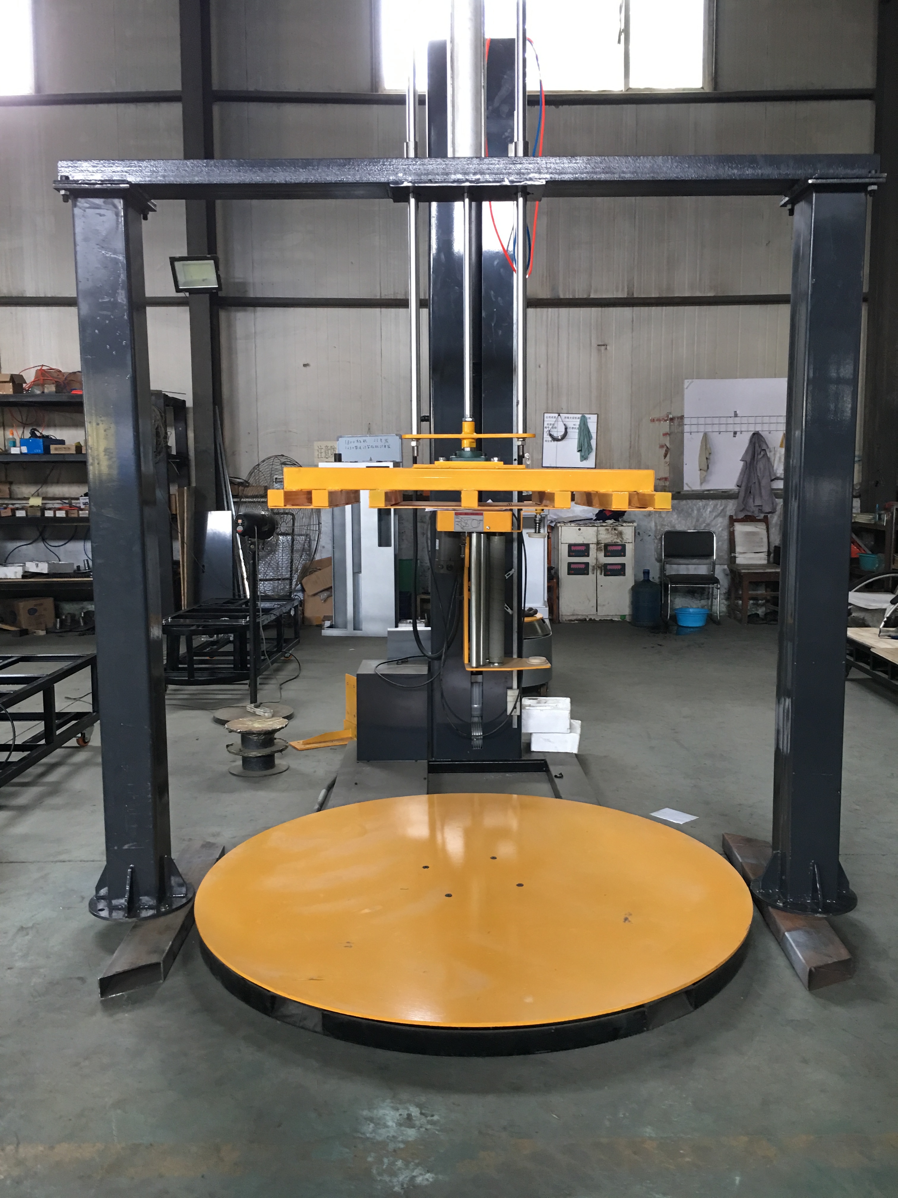 什么情況下需要選擇壓頂纏繞包裝機。